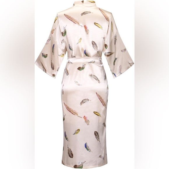 Valennia Kimono Robe,Belted, Excellent Condition, Champagne Feather, Size Med - Picture 8 of 8